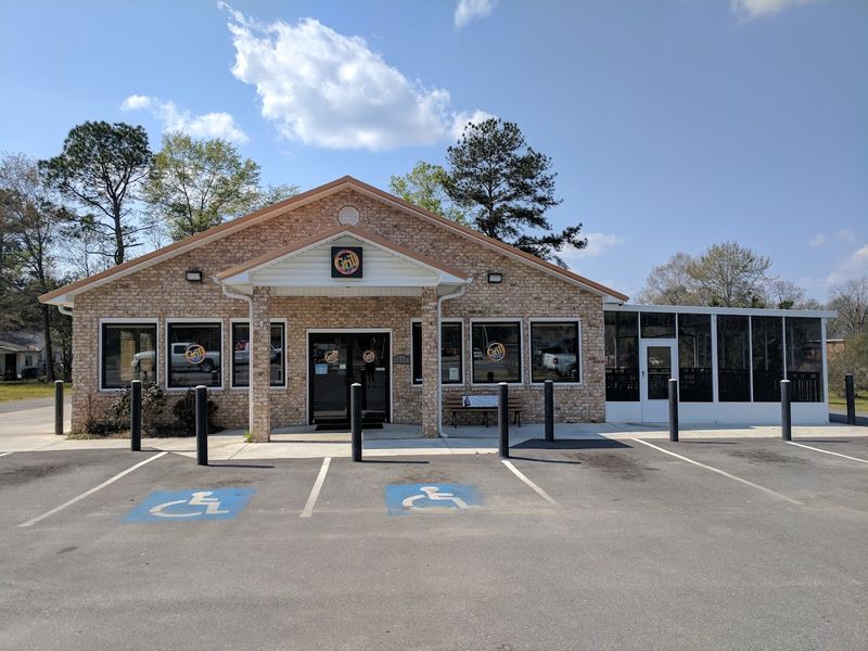 15 Georgia Fried Chicken Spots That Raise The Bar On Southern Flavor - Decor Hint Hometown Grill