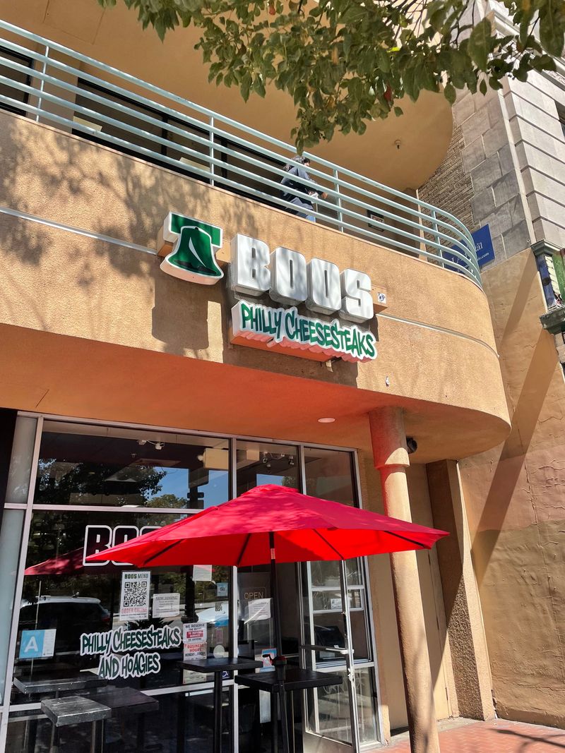 Outdoor Seating Fits California Lifestyle