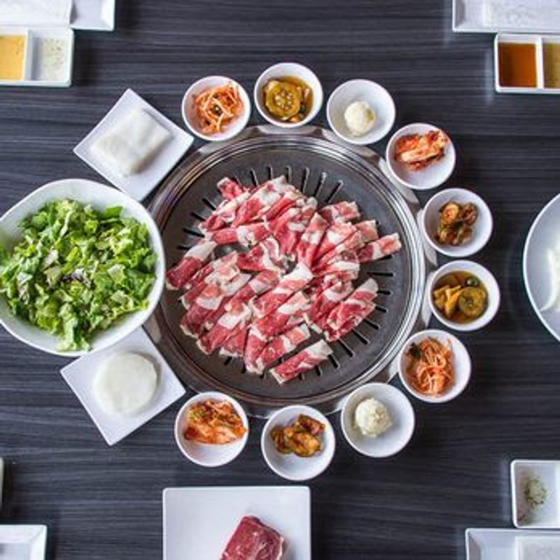 This California Korean BBQ House Is Where Dates Come Hungry And Stay For Hours - Decor Hint Extensive Meat And Seafood Selection Keeps Meals Interesting