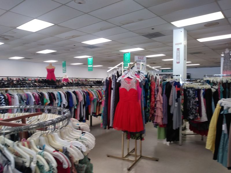 Community Atmosphere That Makes Shopping Enjoyable