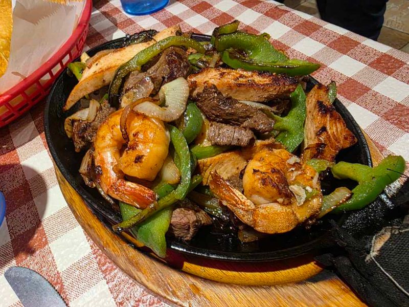 This Hidden Mexican Eatery In Georgia Serves The Best Margaritas And Nachos - Decor Hint What To Order First