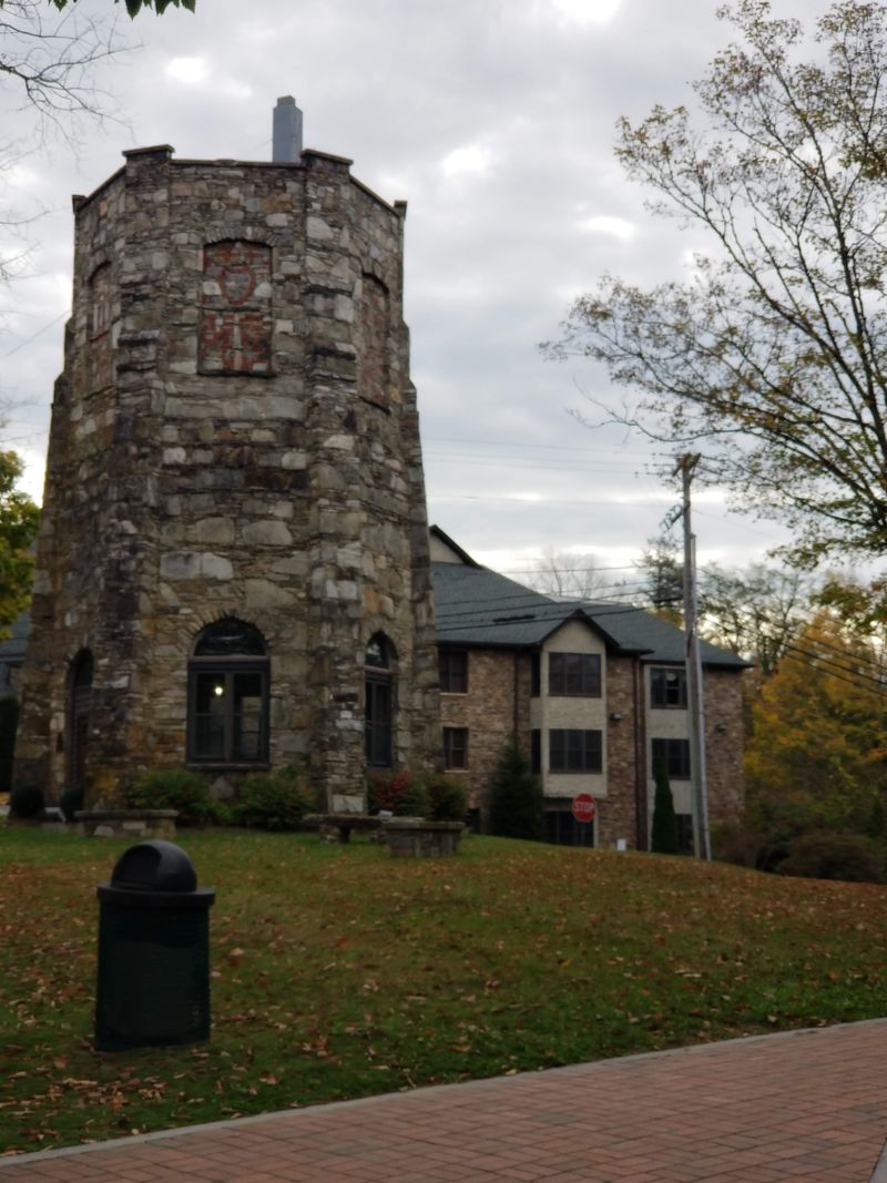 This Spellbinding College In North Carolina Looks Just Like Hogwarts - Decor Hint Tufts Tower Stands Guard Over Campus