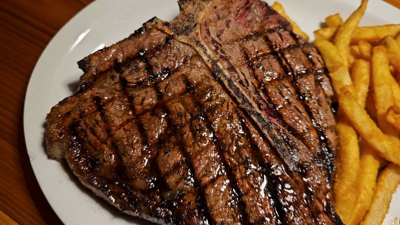 This Middle-Of-Nowhere California Restaurant Has Steaks People Will Drive Hours For - Decor Hint Hand-Cut Steaks That Define The Menu