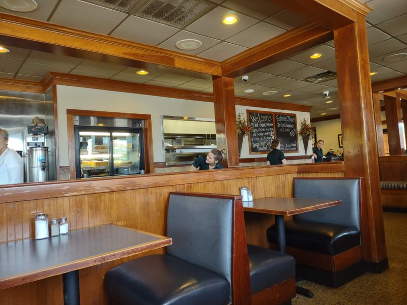 These North Carolina Restaurants Prove Four Generations Can Do It Right - Decor Hint Rainbow Restaurant, Fayetteville