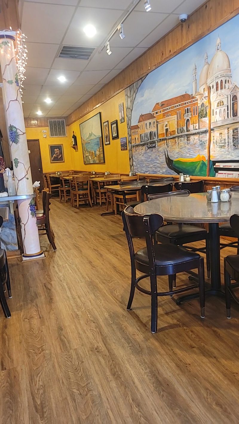 Vic's Italian Restaurant & Pizzeria – Raleigh