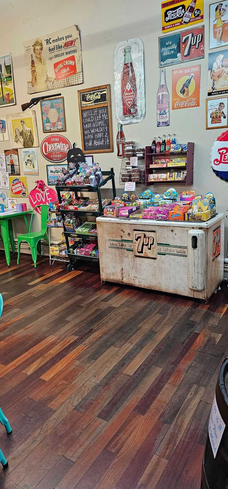 Vintage Decor That Sets The Perfect Mood