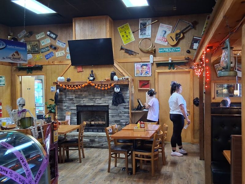 Mickey Piggs Bar-B-Que — Columbus