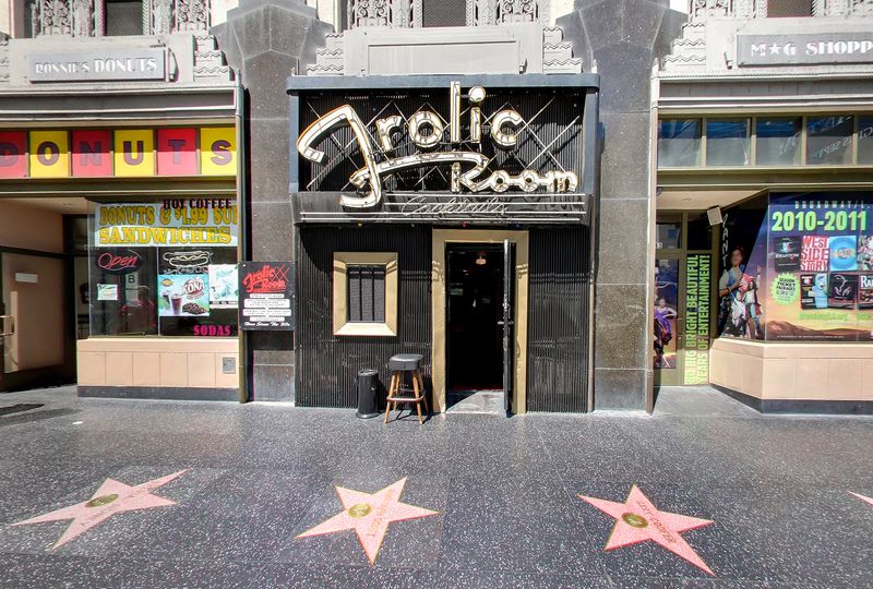 This Tiny Hollywood Dive Bar In California Is Weird In The Best Possible Way - Decor Hint Cash, Characters, And Conversation