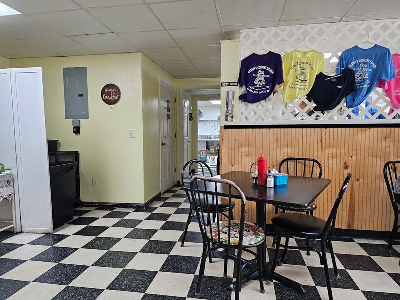 People Line Up At This North Carolina Coastal Eatery Every Weekend For Comfort Food - Decor Hint Family Owned Since 2003