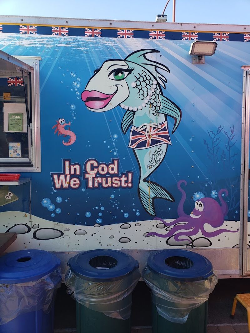 This Unfussy Restaurant In California Has Fish And Chips That Are Absolutely Legendary - Decor Hint A Cultural Fixture In Fisherman's Wharf