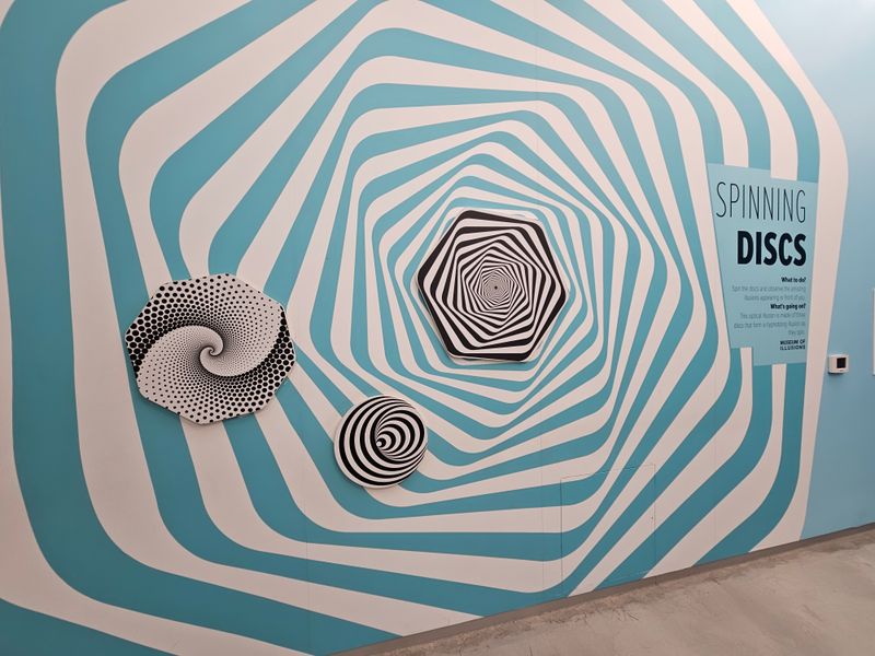 Step Into Illusion At This North Carolina Museum Where Reality Gets Twisted - Decor Hint Stereograms Hide 3D Secrets In Patterns