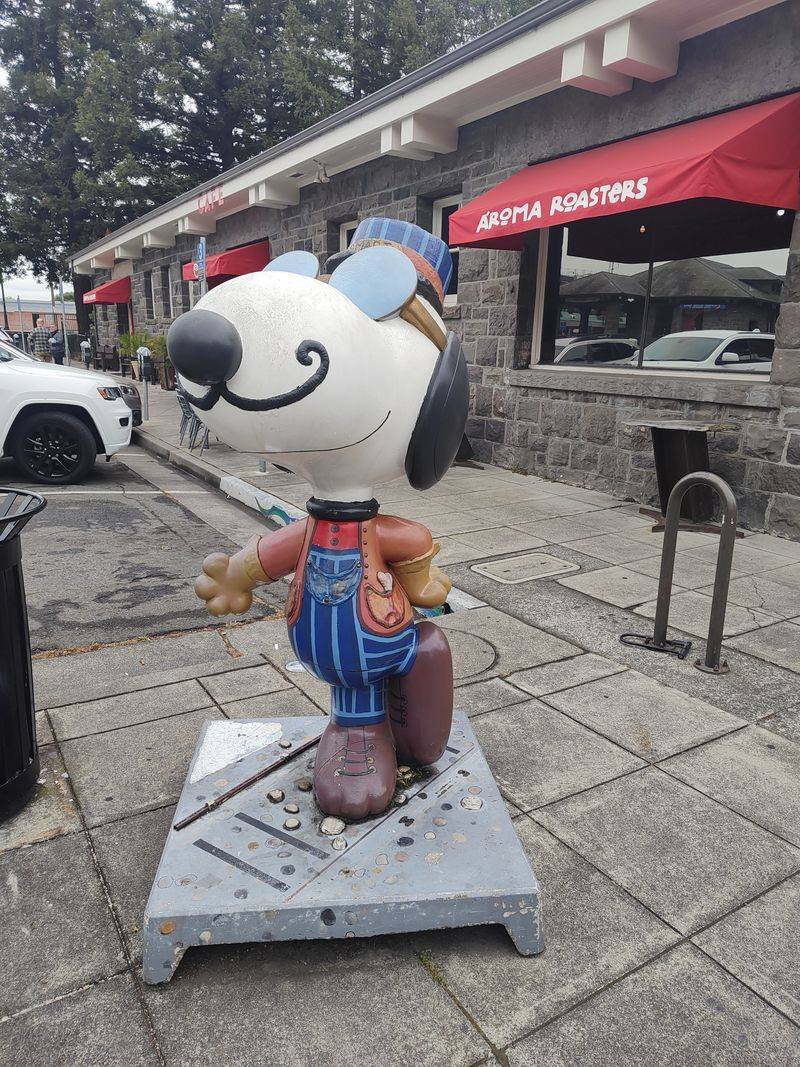 Snoopy-Focused Exhibits & Sculptures