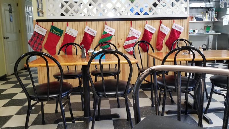 People Line Up At This North Carolina Coastal Eatery Every Weekend For Comfort Food - Decor Hint Community Christmas Breakfast Tradition
