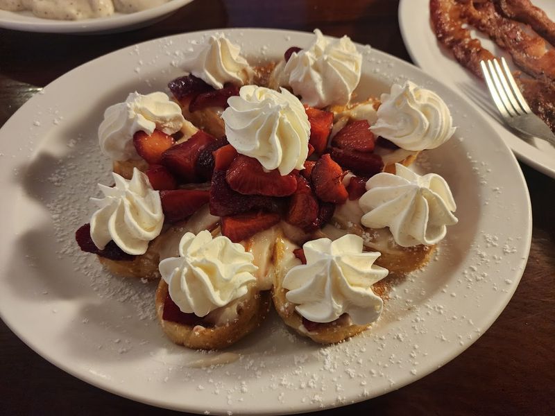 Wake Up To Buttermilk Pancakes And Scenic Views In North Carolina This Weekend - Decor Hint Why Joey's Pancake House Is A Must-Visit In North Carolina