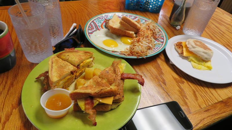 People Line Up At This North Carolina Coastal Eatery Every Weekend For Comfort Food - Decor Hint Breakfast Served All Day Long