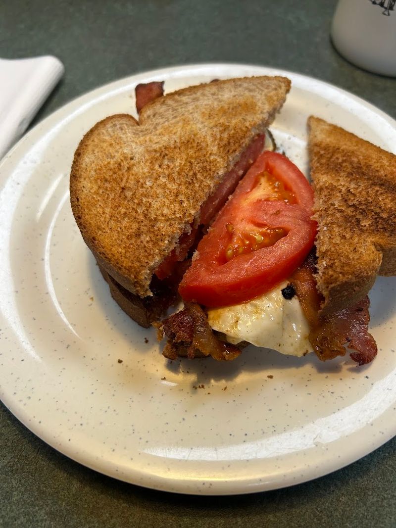 North Carolina's Best-Kept Diner Secret You Can Visit This Weekend - Decor Hint Patty Melts That Taste Like Nostalgia