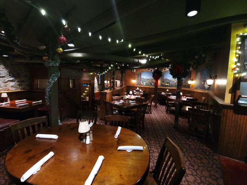 The Prime Rib That Turned This Georgia Steakhouse Into A Legend - Decor Hint Knowledgeable Service Staff