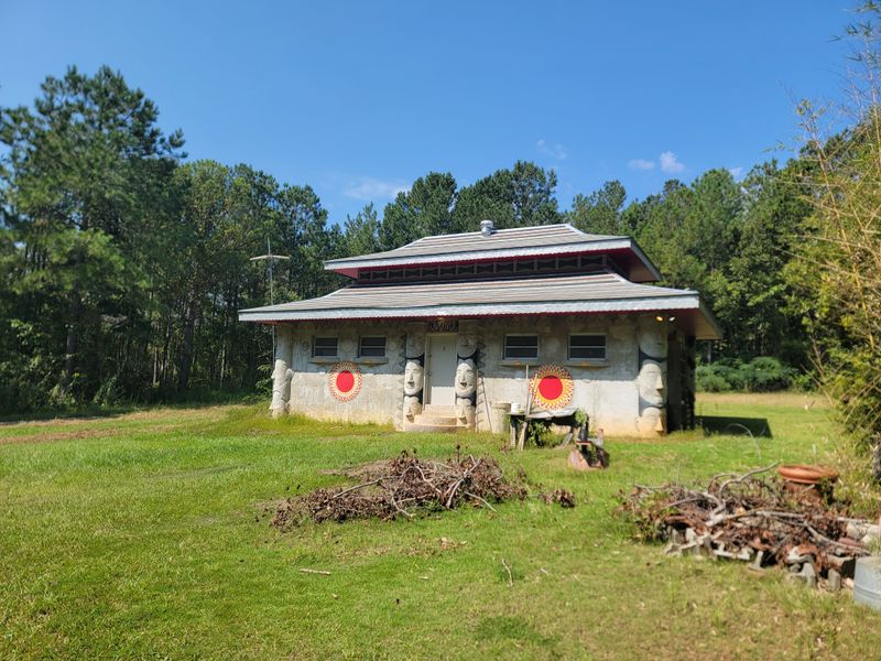 Small Town Setting Adds Charm