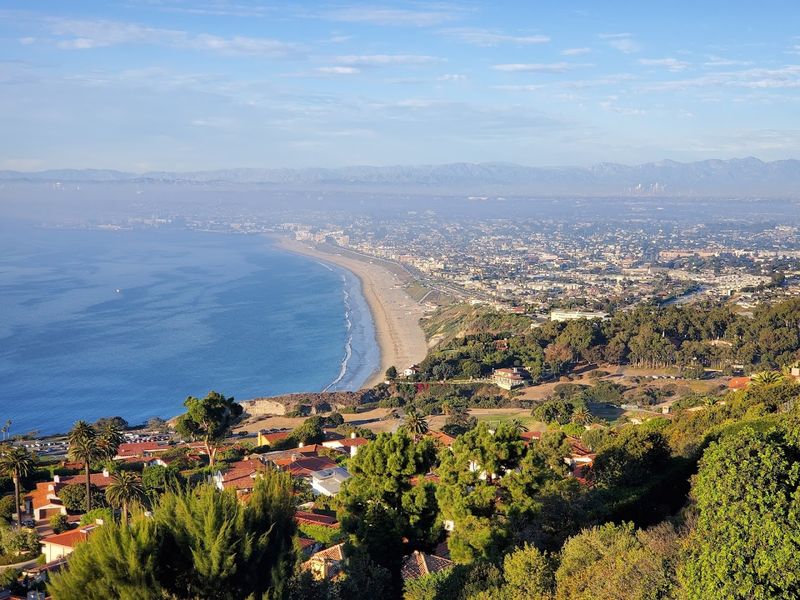 This Captivating Southern California Coastal Drive Is Even More Stunning In March - Decor Hint Quieter Crowds Compared To Summer