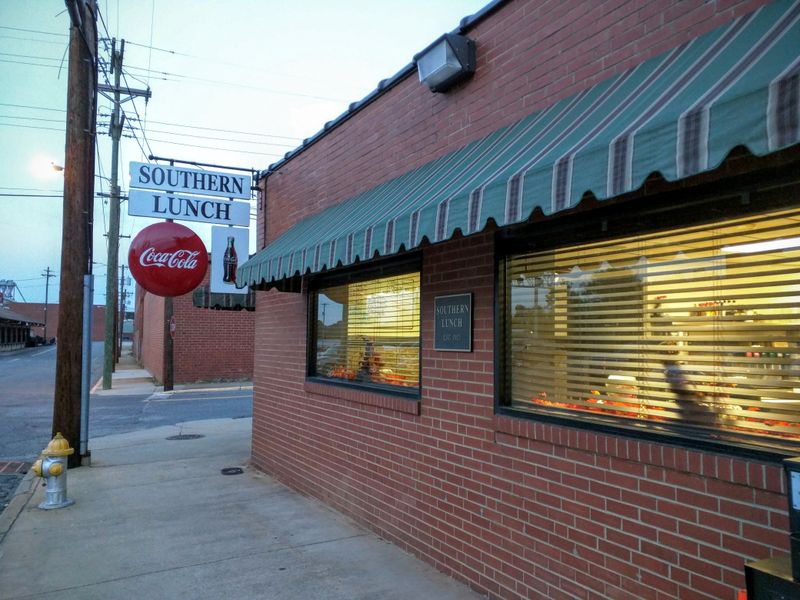Southern Lunch, Lexington
