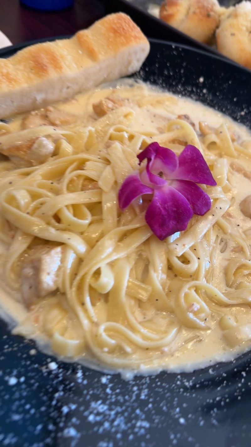 This North Carolina Italian Restaurant's Pasta Is Seriously Next Level - Decor Hint Chicken Fettuccine Alfredo Announcing Itself