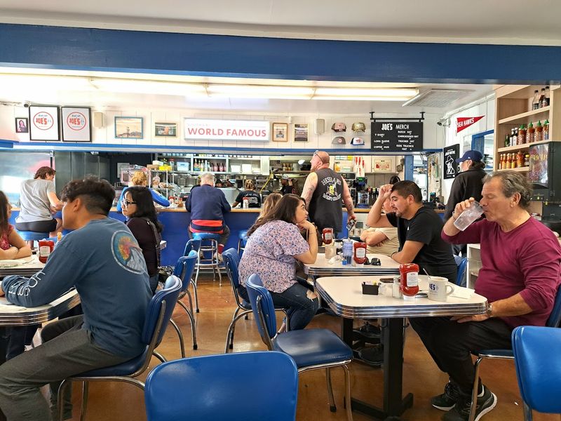 A No-Frills Old-School Diner Vibe