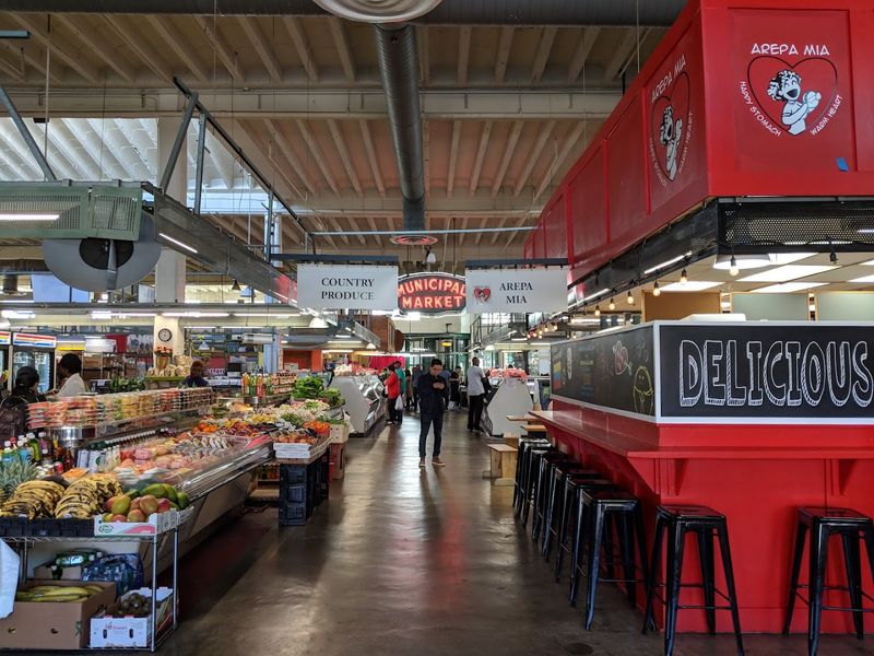 Community Tables Encourage Social Dining