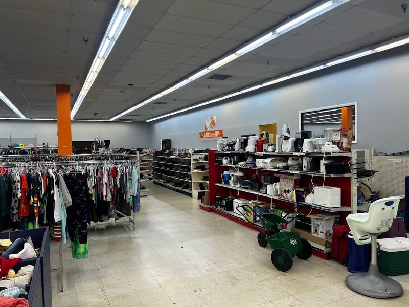 The Gigantic Thrift Store In North Carolina That Feels Truly Too Good To Be True - Decor Hint Seven Days Of Shopping Opportunities