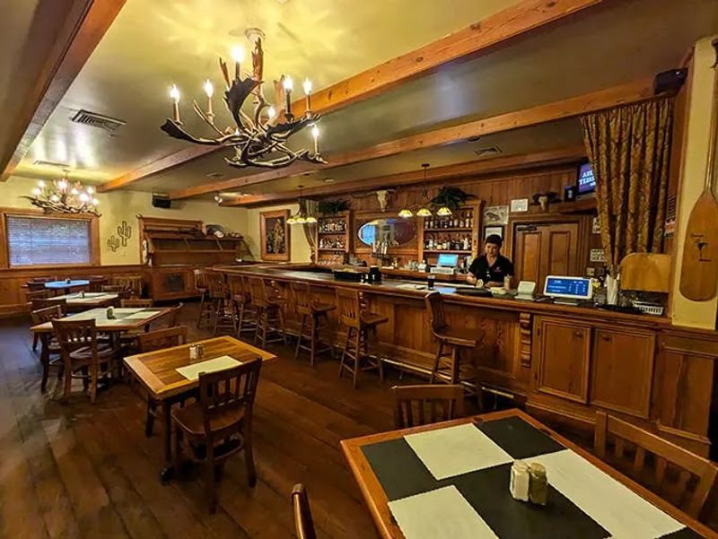 Rustic Charm Meets Lakeside Elegance