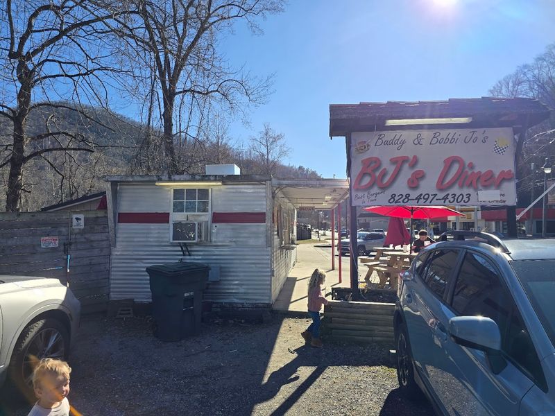 The North Carolina Burger Spot That Smoky Mountain Visitors Can't Miss - Decor Hint Operating Hours Fit Park Visit Schedules