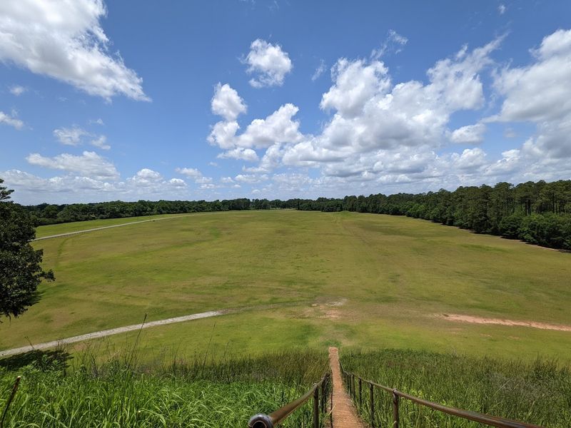 This Massive Earthen Mound in Georgia Holds the Secrets of a Long-Vanished People - Decor Hint Miniature Golf for a Lighthearted Break Between History Lessons