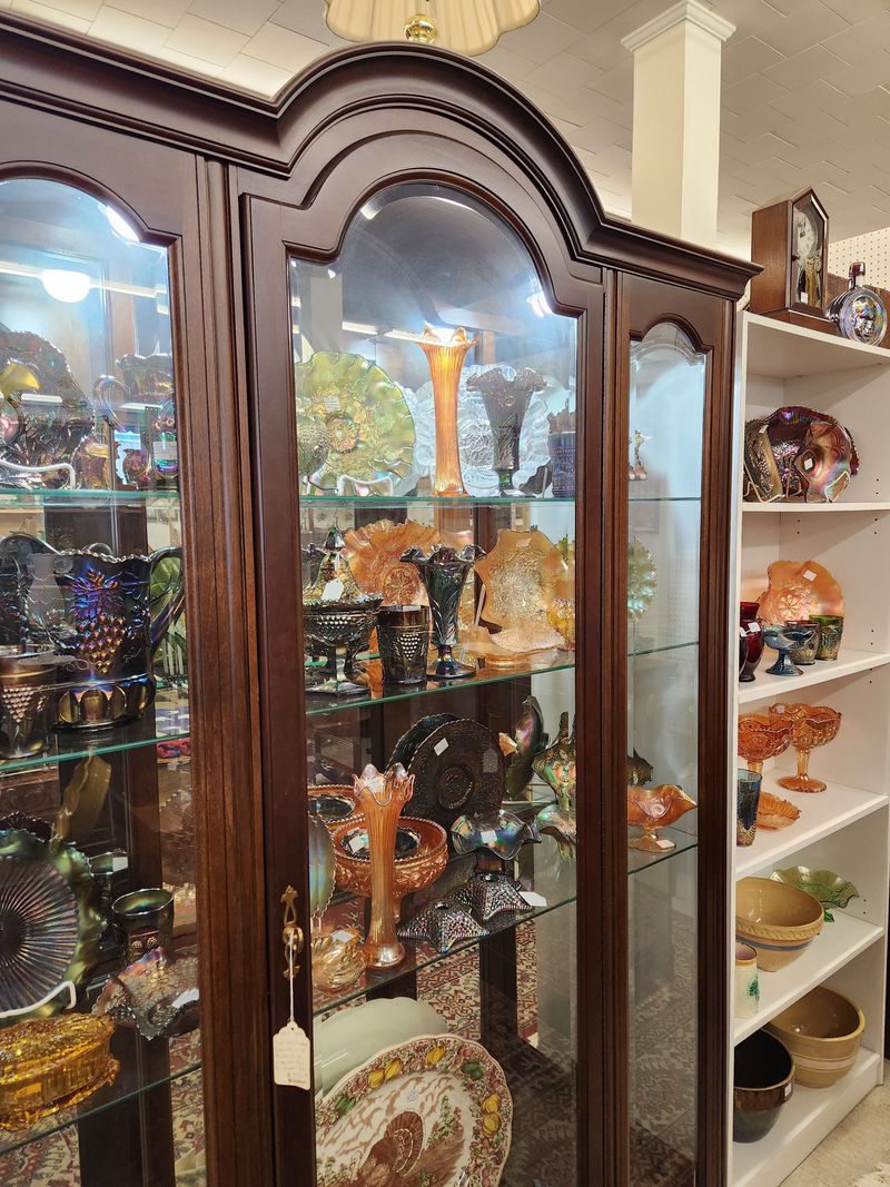 Pottery And Ceramic Collectibles