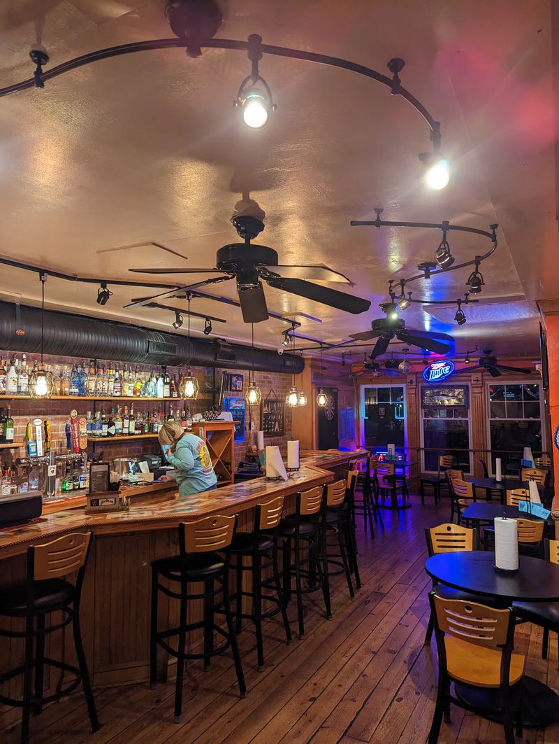 Poor Richard's Sandwich Shop, Manteo