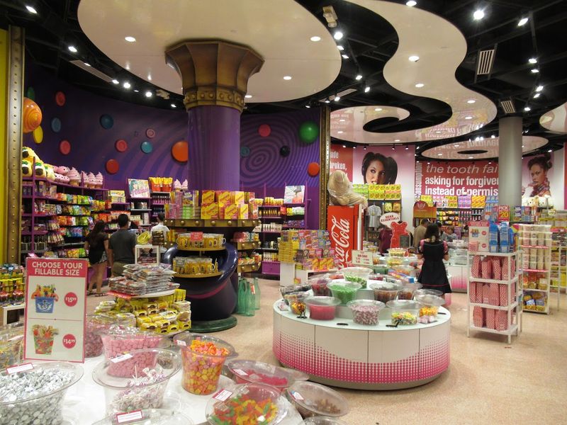 13 Whimsical Candy Shops In California That Feel Like Willy Wonka's Factory - Decor Hint 🍭 IT'SUGAR