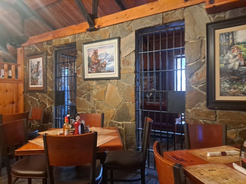 Live Music Enhancing The Dining Atmosphere