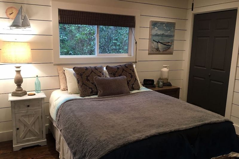 Waterfront Cabin at Lake Burton