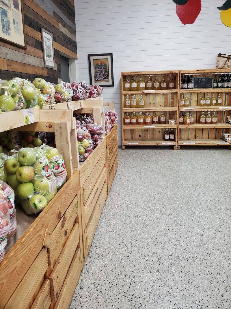 Spend The Day Picking North Carolina Apples At This Charming Orchard In Moravian Falls - Decor Hint More Than 30 Apple Varieties To Discover