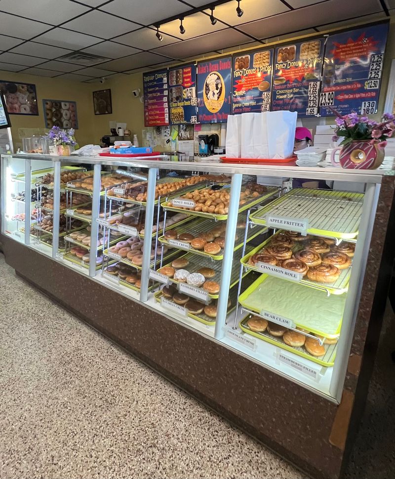 Baker's Dozen Donut Shop, Raleigh