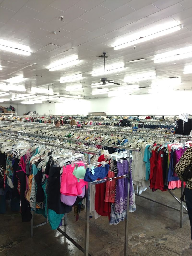 This California Thrift Store Has Weekly Sales And Half Price Days That Keep Shoppers Coming Back - Decor Hint Extended Hours Accommodate Different Schedules