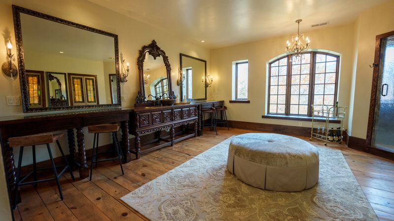This Secret Castle In North Carolina Brings Medieval Magic To Life - Decor Hint Three Bedroom Suites Fit For Royalty With Spa Baths