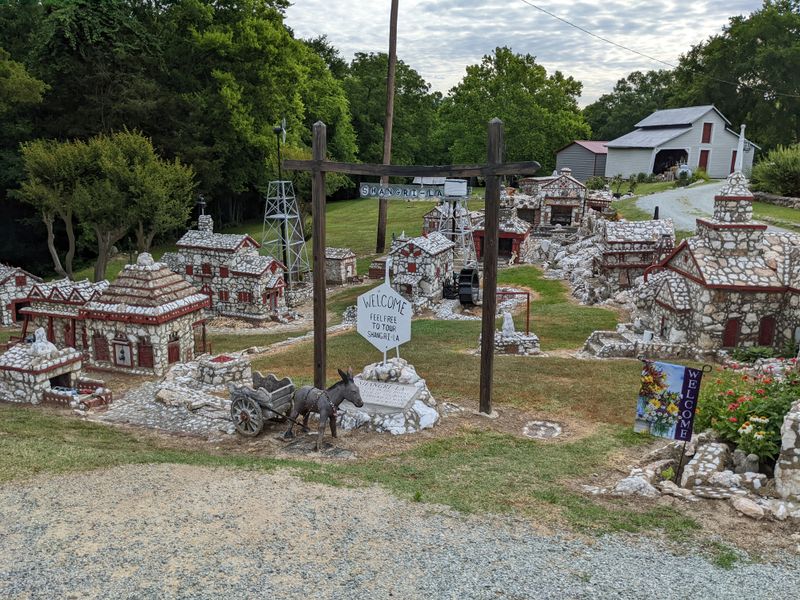 This North Carolina Village Is A Springtime Fairy Tale You Can Visit - Decor Hint Needs Love But Still Inspires