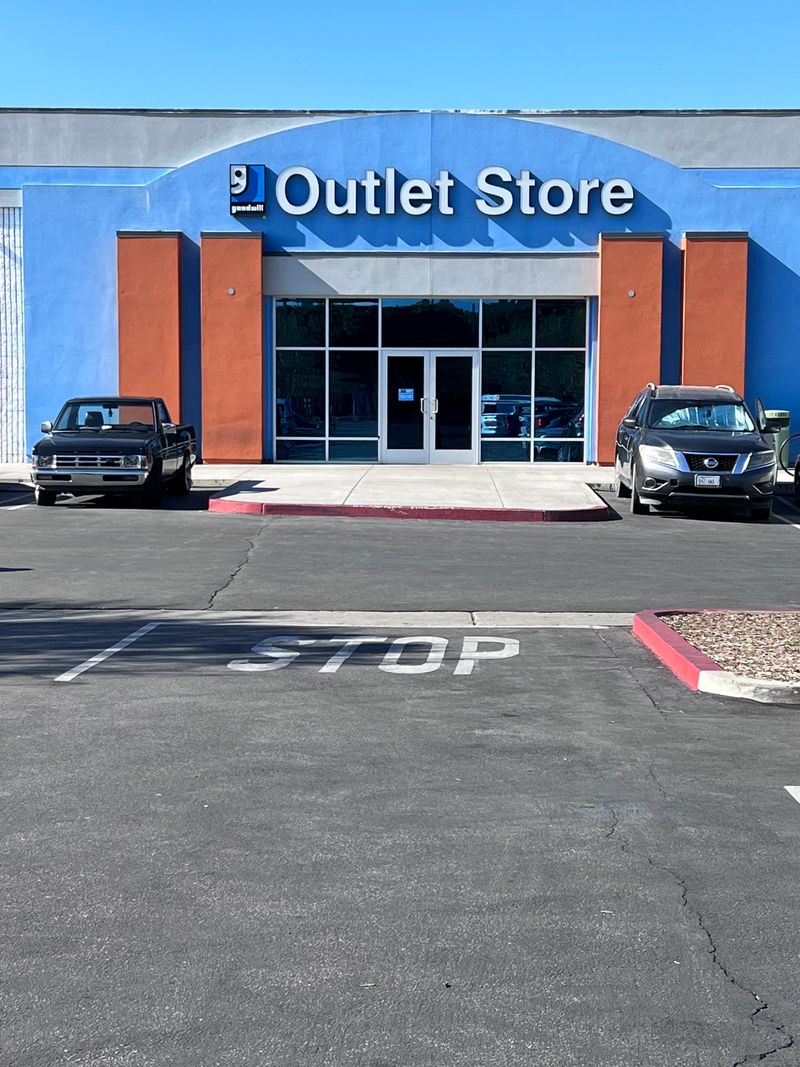 These Enormous California Thrift Shops Turn A Road Trip Into A Treasure Hunt - Decor Hint Goodwill Outlet Store (Los Angeles)