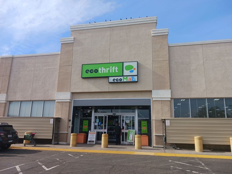 This 39,000-Square-Foot Sacramento, California Thrift Store Is Packed With Endless Secondhand Finds - Decor Hint Weekday And Saturday Hours