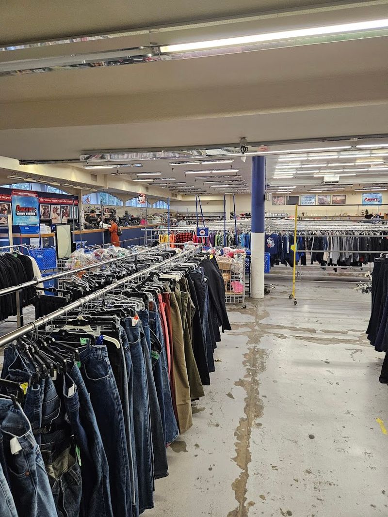 Extensive Operating Hours For Convenient Shopping