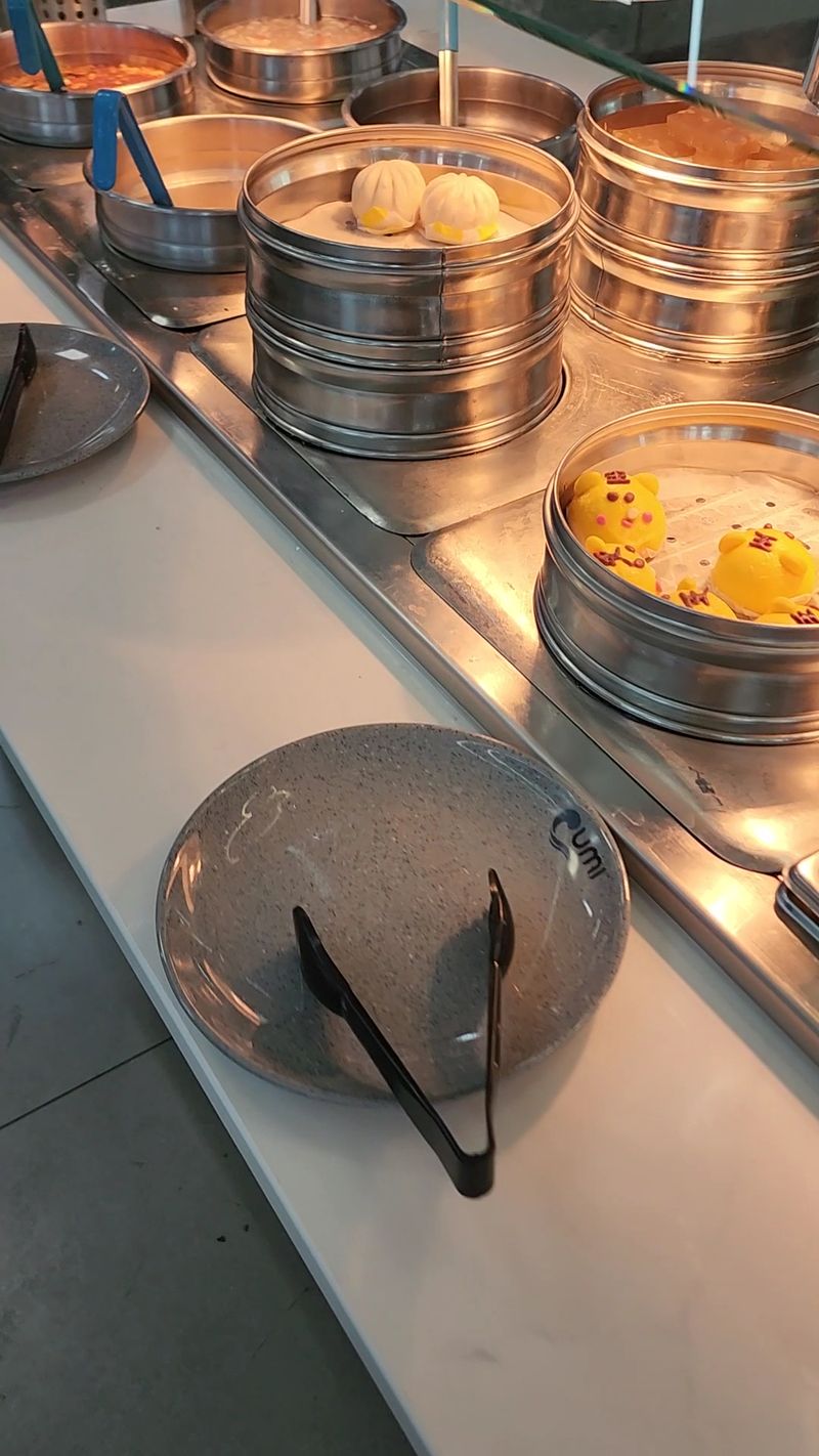 Regulars Always Beat The Rush Always At This Texas Seafood Buffet - Decor Hint Hibachi Timing Is Everything