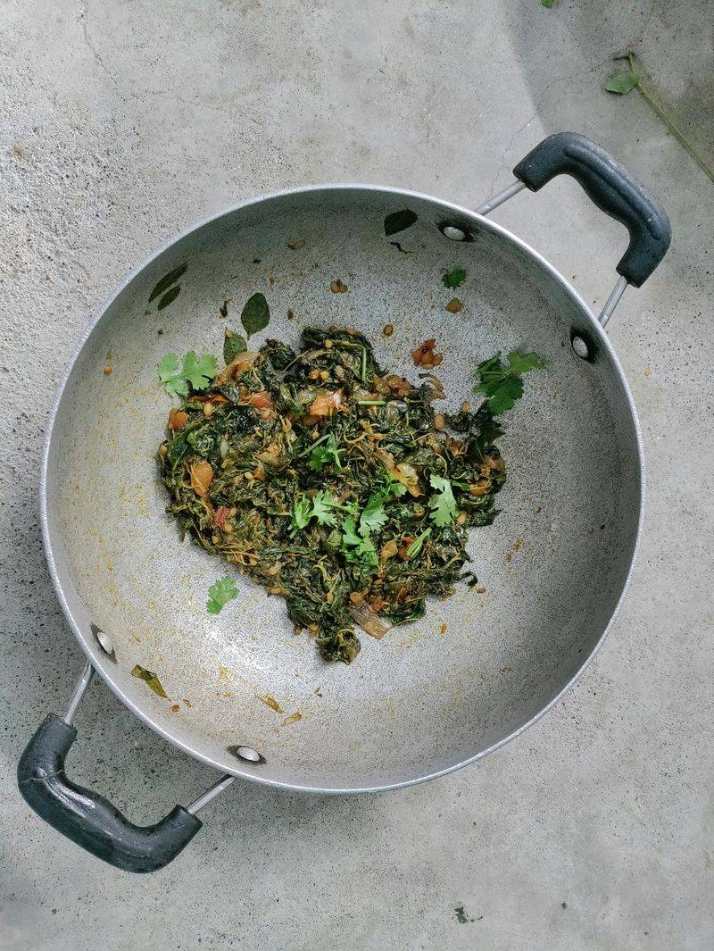 Old-Fashioned Collard Greens With Ham Hock