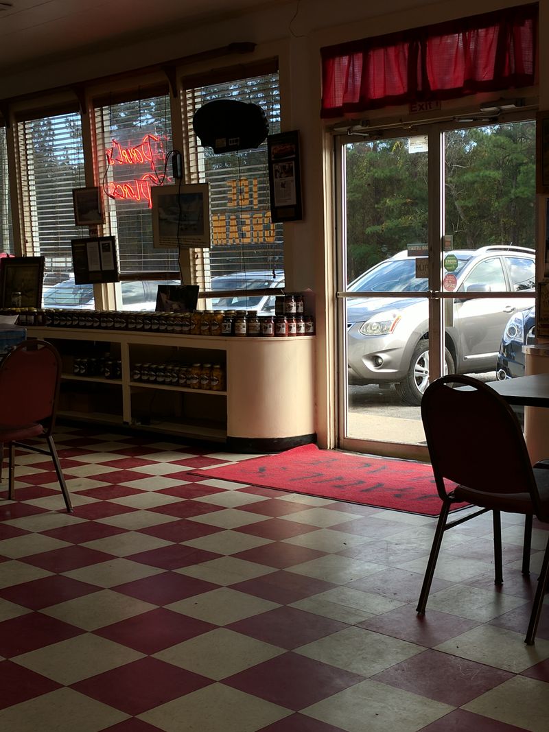 Nostalgic Atmosphere And Simple Charm