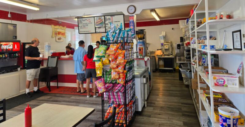 Taste North Carolina’s Timeless Chili Dogs Loved By Locals For Decades