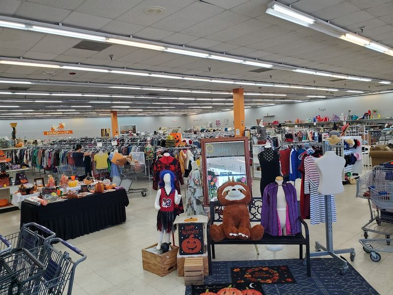 The Gigantic Thrift Store In North Carolina That Feels Truly Too Good To Be True - Decor Hint A Bright, Clean Shopping Environment