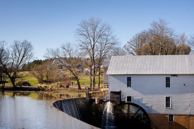 Convenient Hours And Harvest Host Hospitality